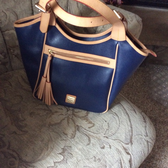 dooney and bourke maddie